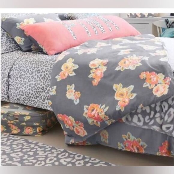 NEW VS PINK FLORAL DORM REVERSIBLE COMFORTER TWIN - Picture 2 of 9
